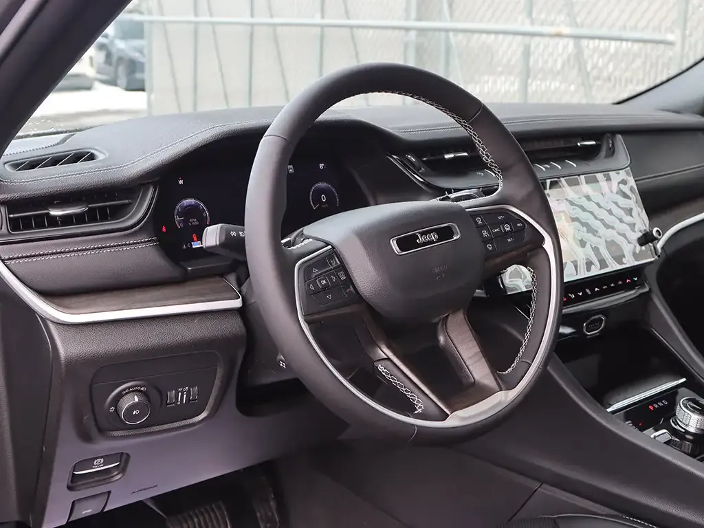 Jeep Grand Cherokee 2026 photo 5