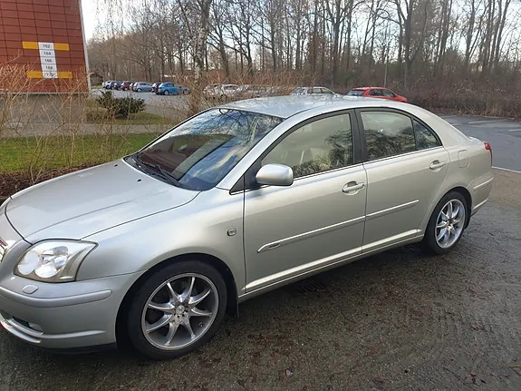 Toyota Avensis 2003 photo 2