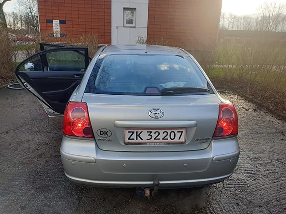 Toyota Avensis 2003 photo 4