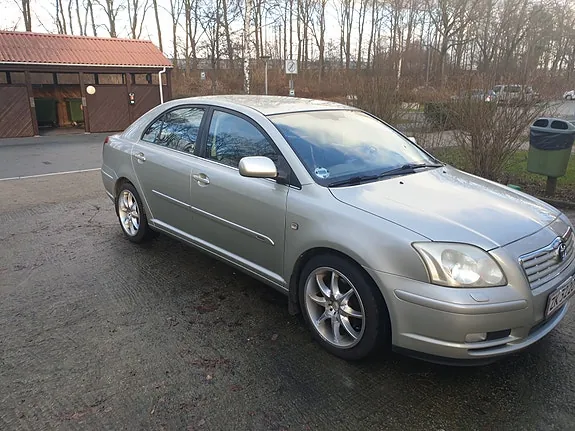 Toyota Avensis 2003 photo 3