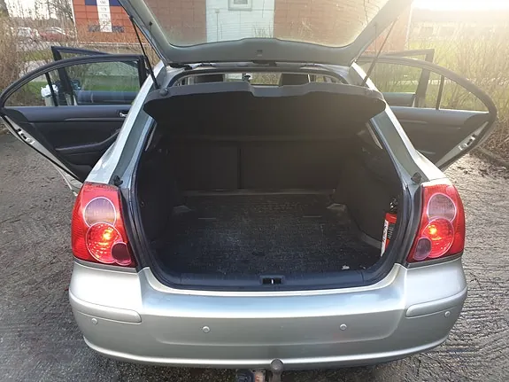 Toyota Avensis 2003 photo 5