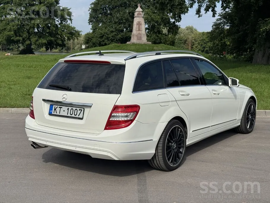 Mercedes-Benz C220 2009 photo 4