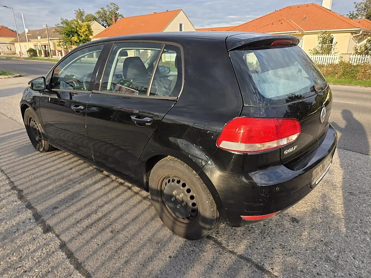 Volkswagen Golf 2010 photo 2