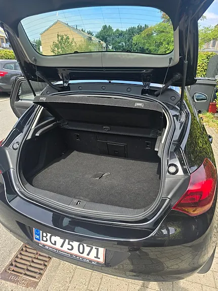 Opel Astra 2010 photo 3