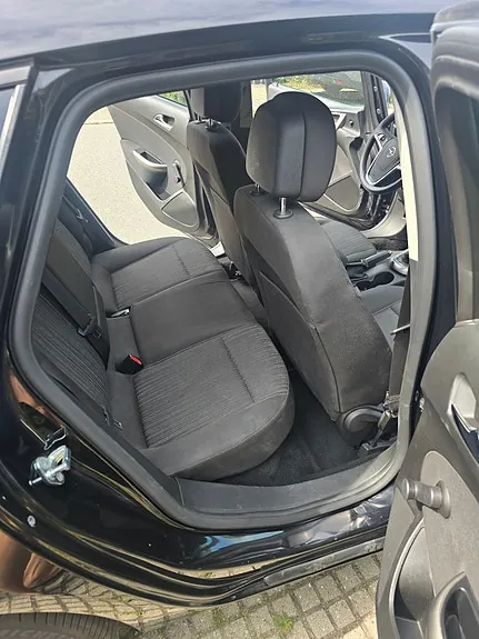 Opel Astra 2010 photo 5
