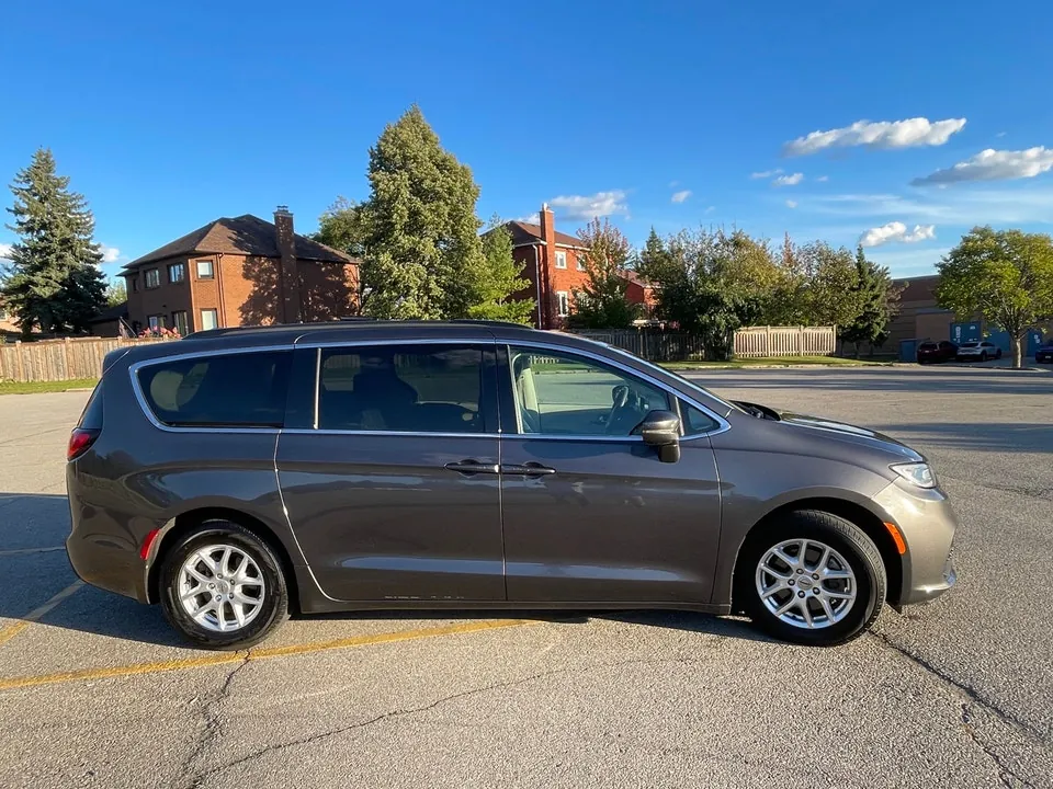 Chrysler Pacifica 2022 photo 3