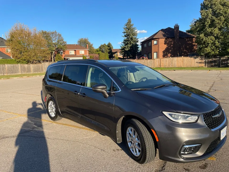 Chrysler Pacifica 2022 photo 2