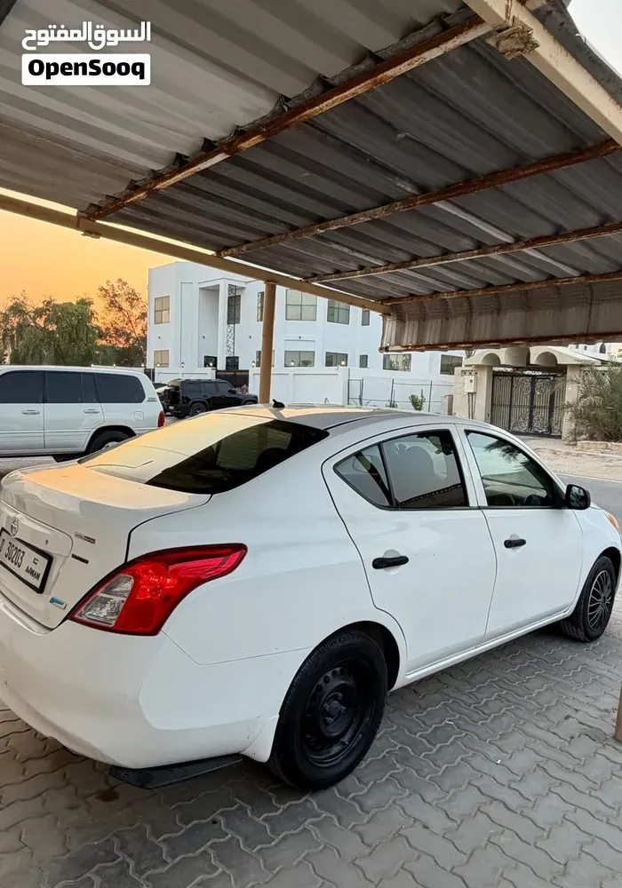 Nissan Versa 2012 photo 4