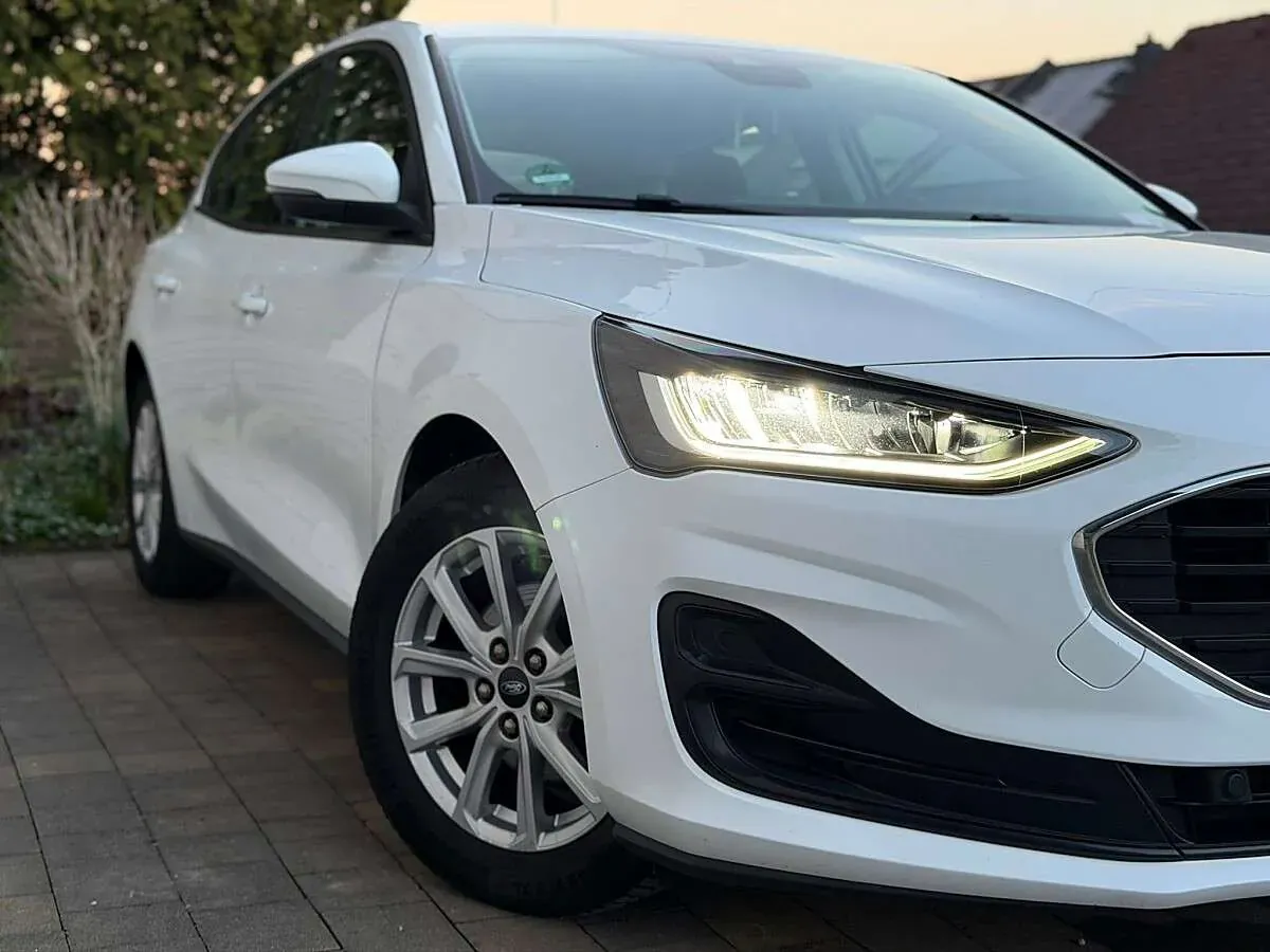 Ford Focus 2022 photo 2