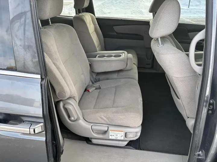 Honda Odyssey 2013 photo 3