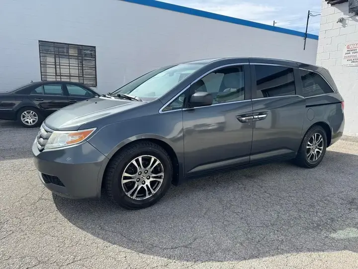 Honda Odyssey 2013 photo 4