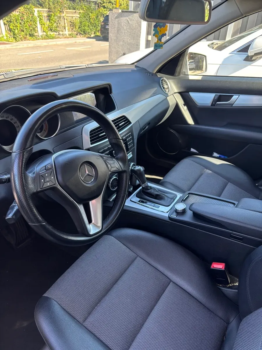 Mercedes-Benz C-Class 2011 photo 3