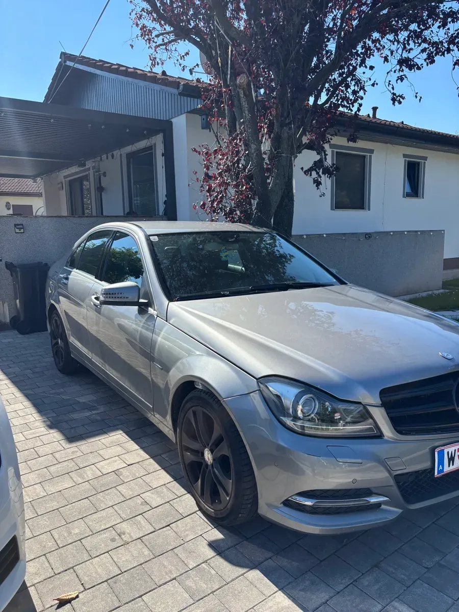 Mercedes-Benz C-Class 2011 photo 2