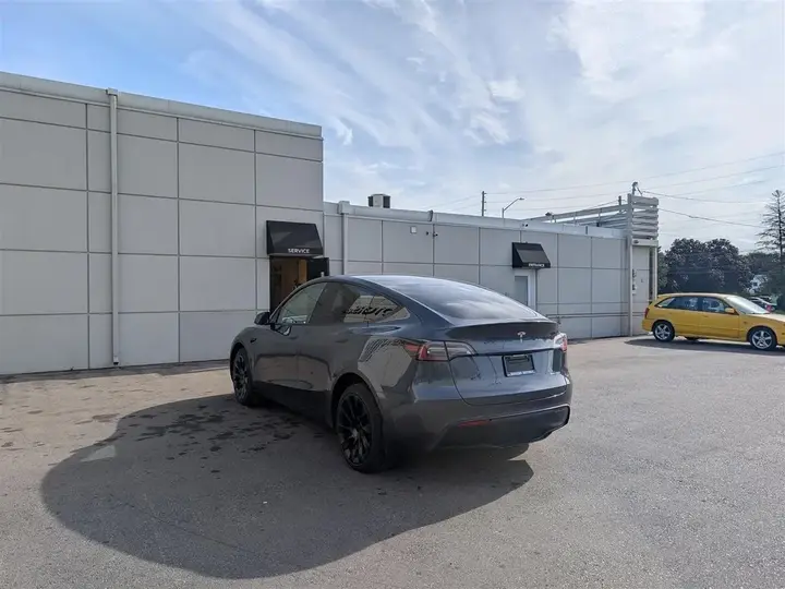 Tesla Model Y 2023 photo 3