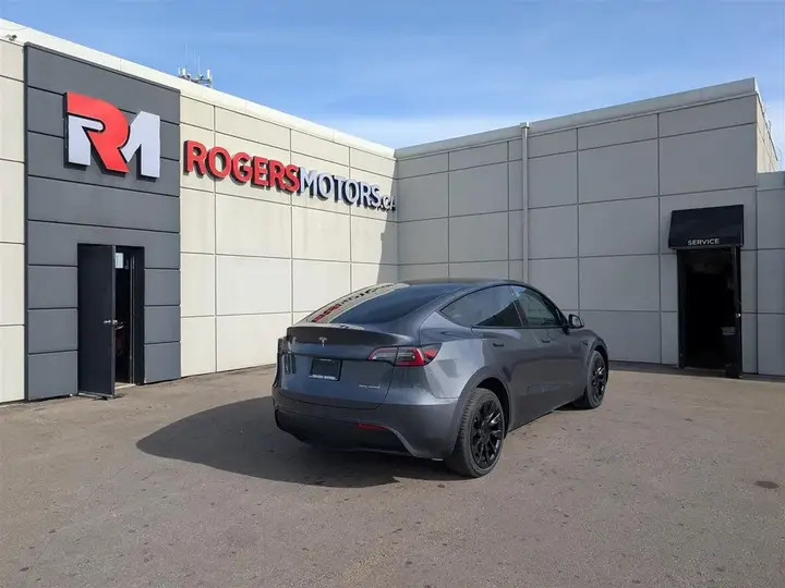 Tesla Model Y 2023 photo 5