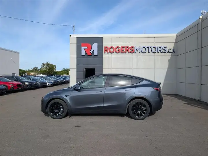 Tesla Model Y 2023 photo 2