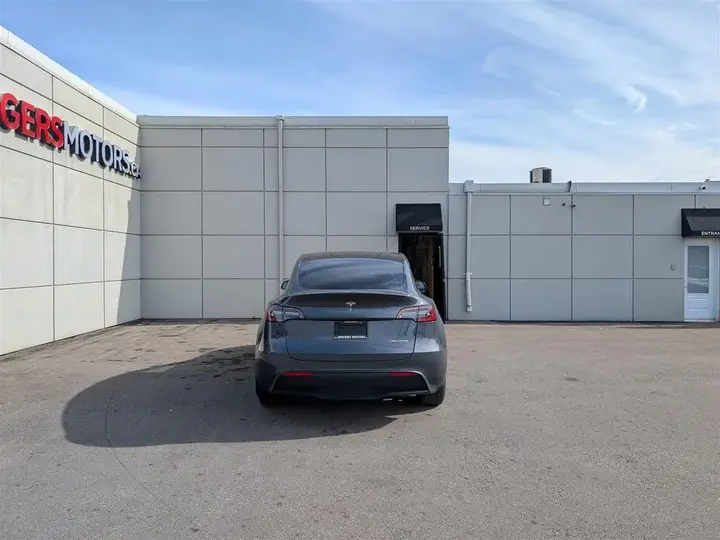 Tesla Model Y 2023 photo 4