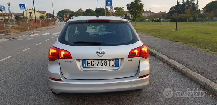 Opel Astra 2011 photo 5