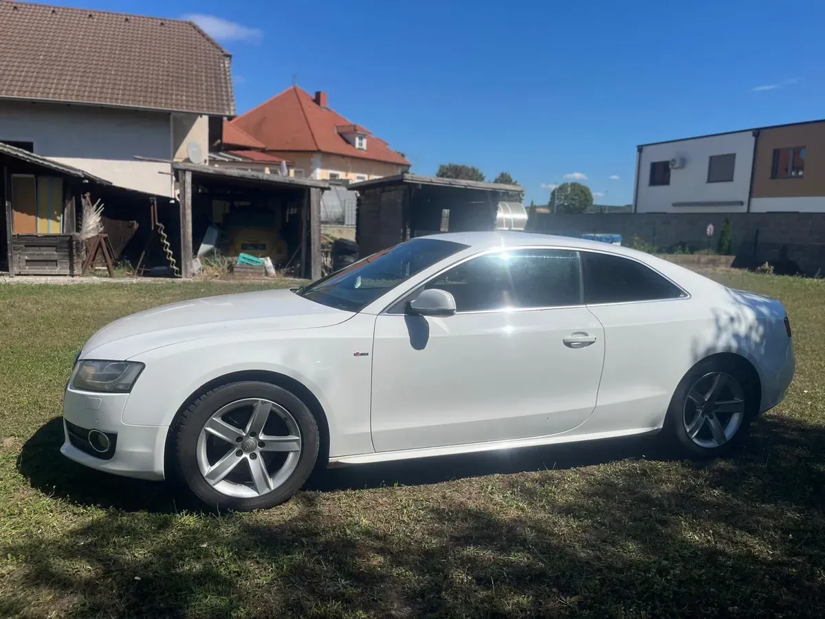 Audi A5 2010 photo 2