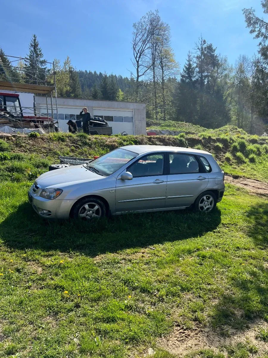 Kia Cerato 2005 photo 2