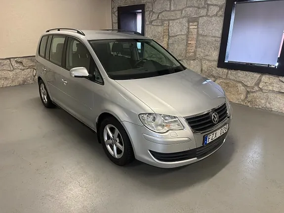 Volkswagen Touran 2008 photo 2