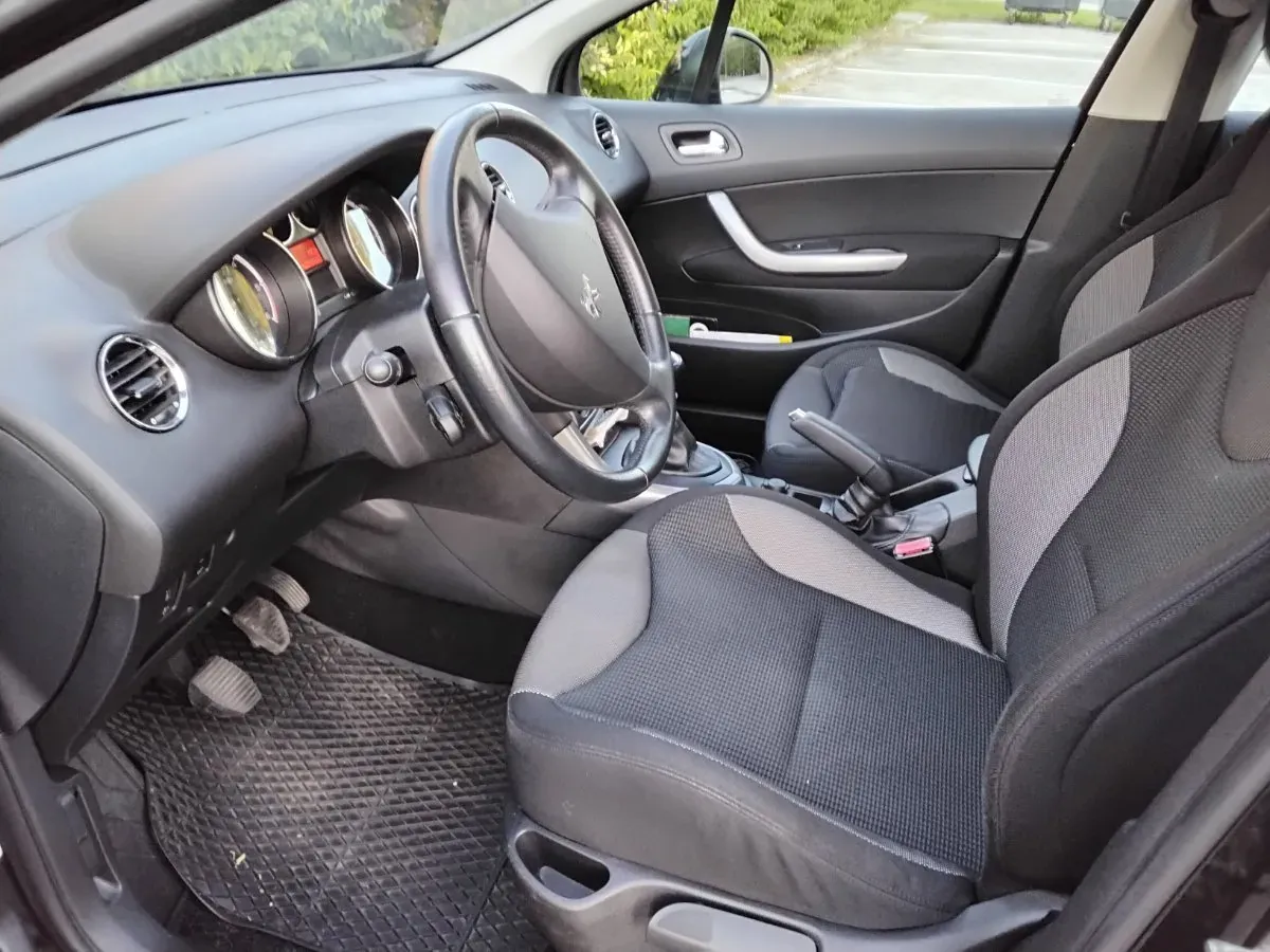 Peugeot 308 2011 photo 2