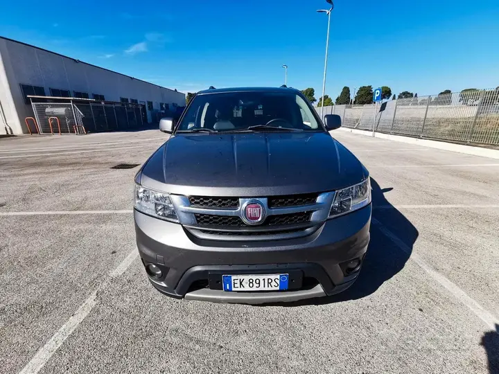 Fiat Freemont 2011 photo 2