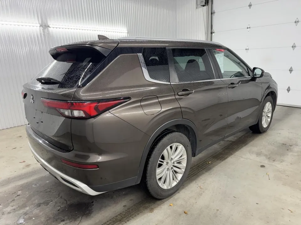 Mitsubishi Outlander 2023 photo 5