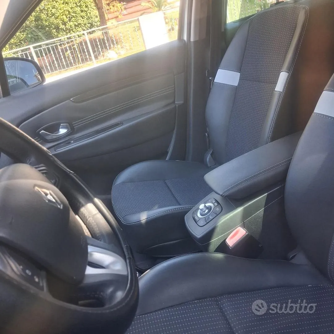 Renault Scenic 2011 photo 5