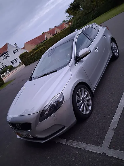 Volvo V40 2013 photo 2