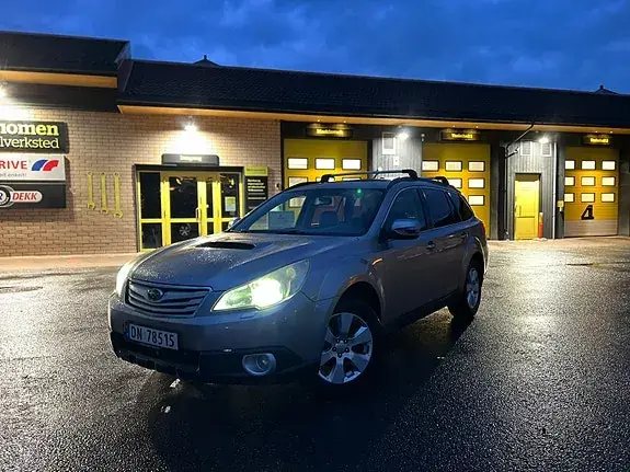 Subaru Outback 2011 photo 3