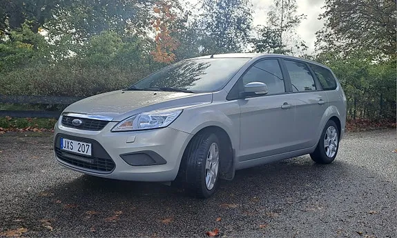 Ford Focus 2010 photo 2