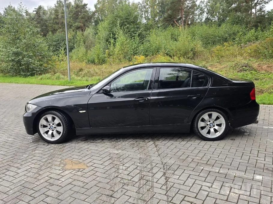 BMW 318 2008 photo 3