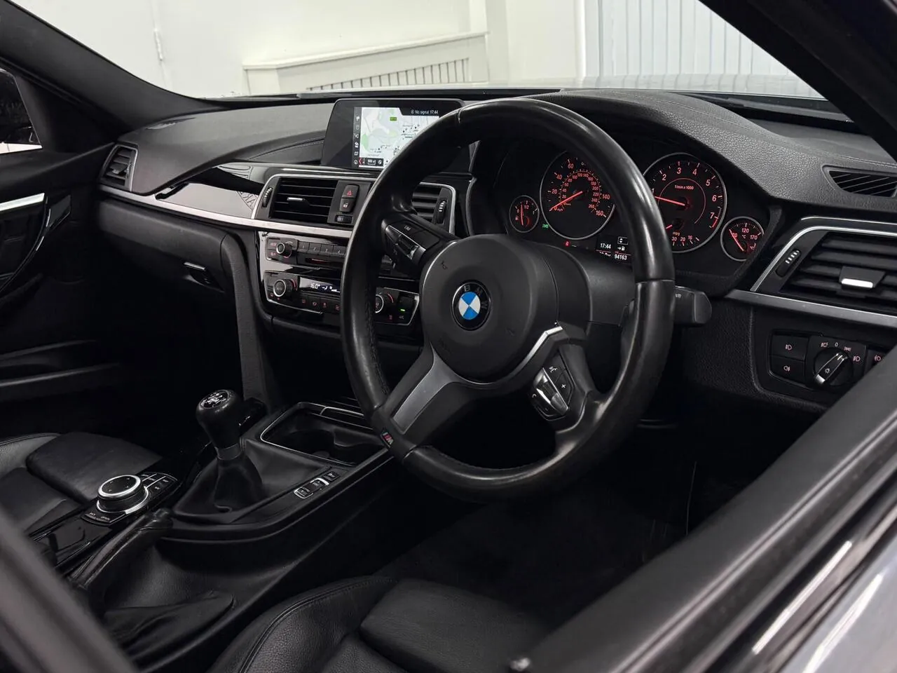 BMW 3 Series 2018 photo 2