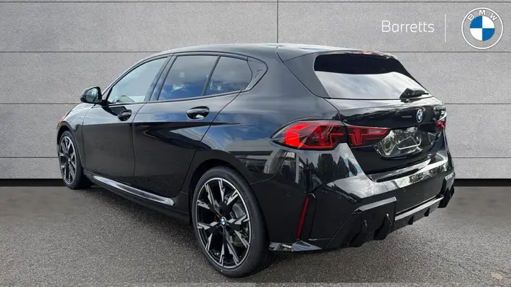 BMW 1 Series photo 2