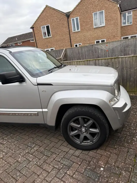 Jeep Cherokee 2009 photo 2