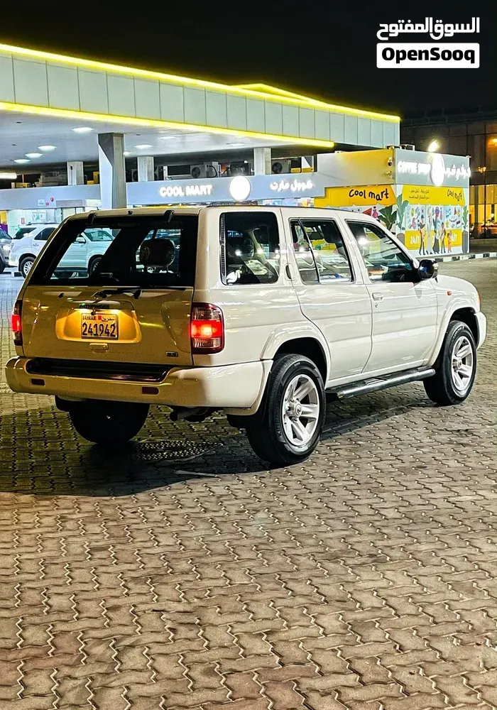 Nissan Pathfinder 2005 photo 2