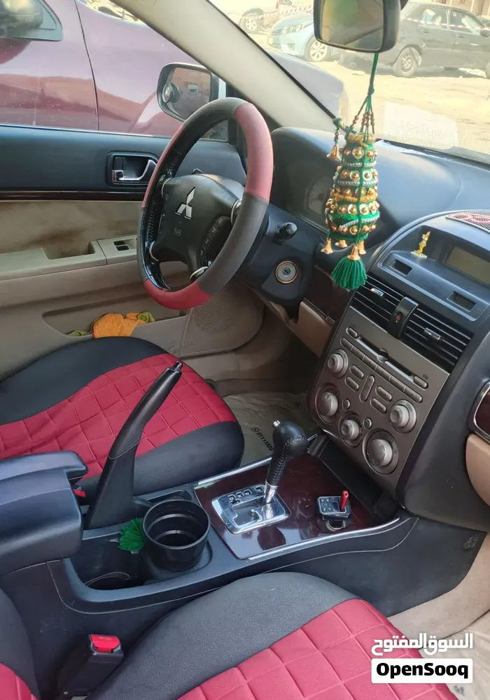 Mitsubishi Galant 2011 photo 3