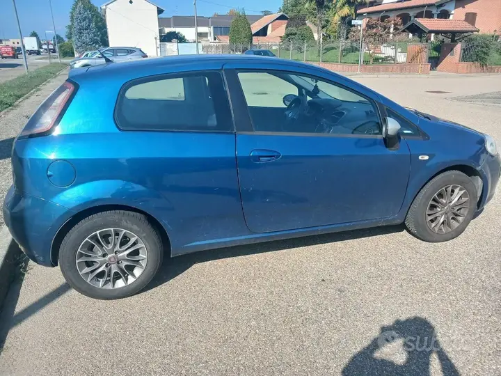 Fiat Punto 2011 photo 3