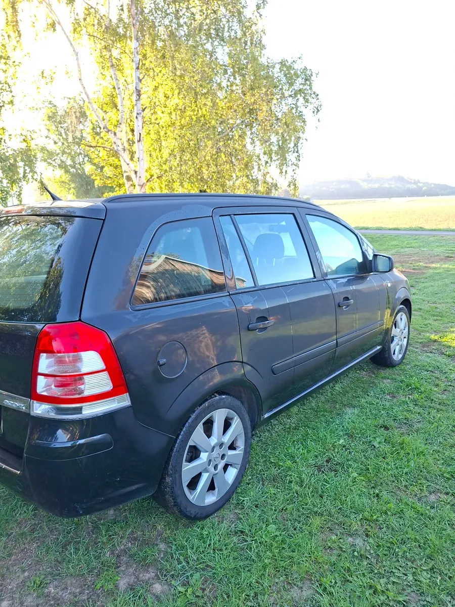 Opel Zafira 2013 photo 2
