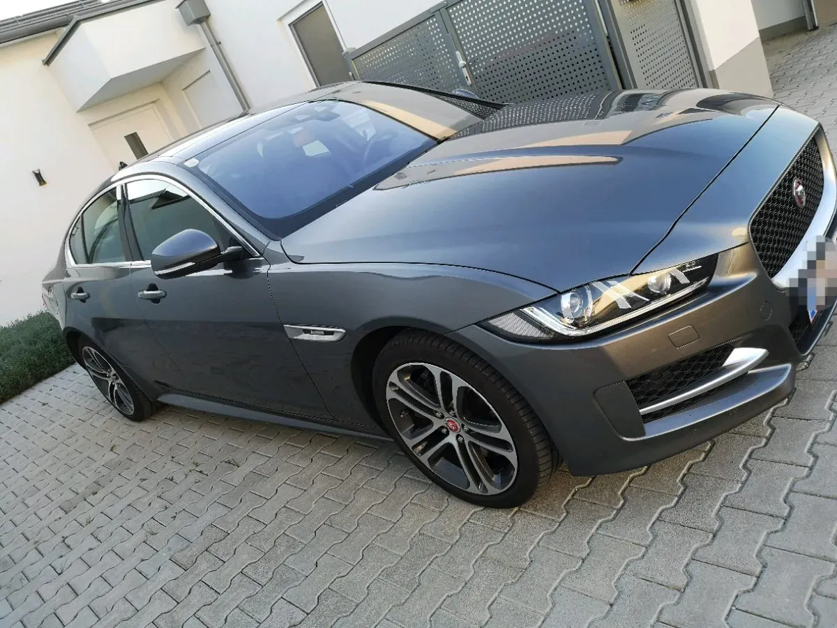 Jaguar Xe 2016 photo 3