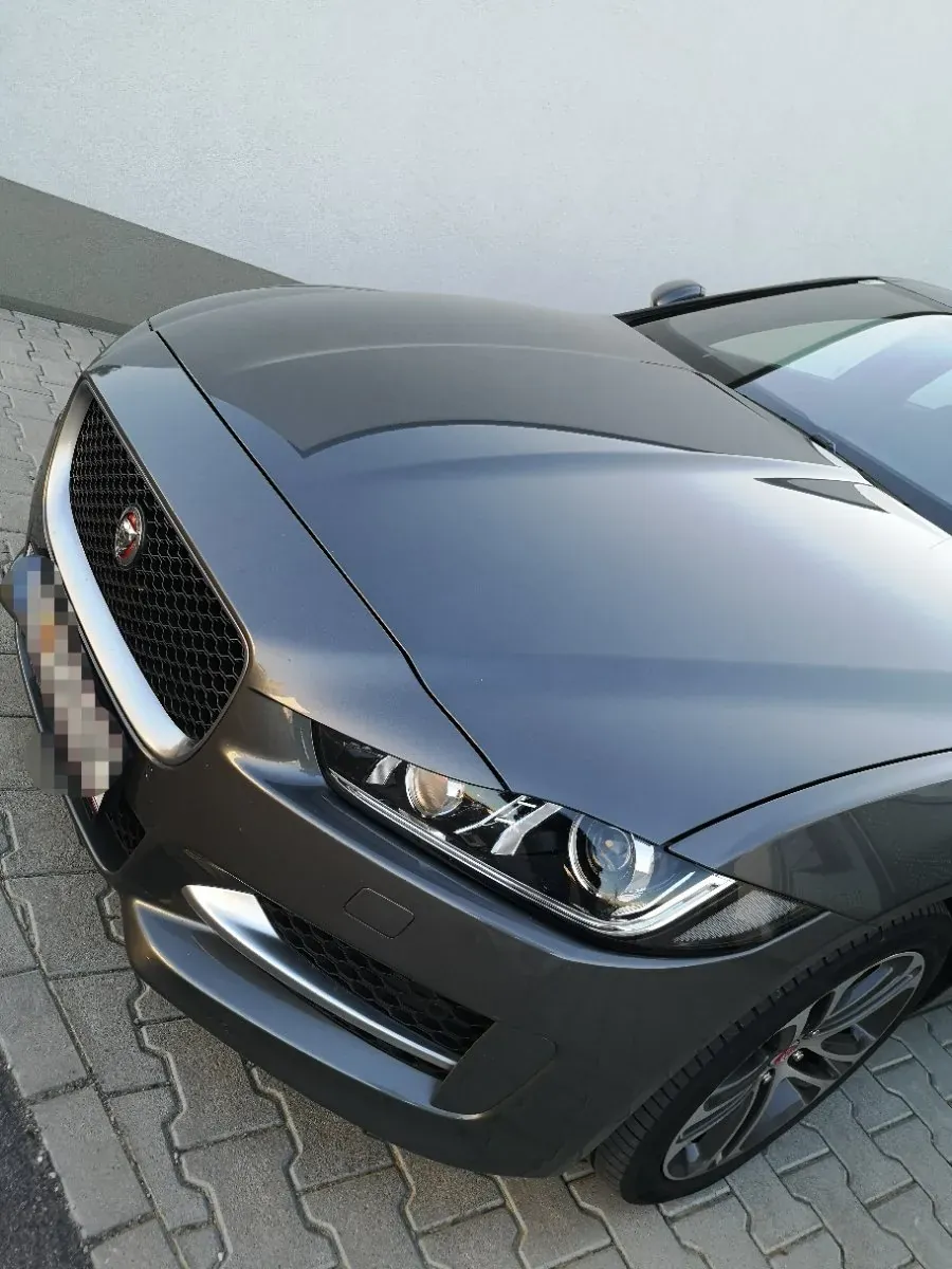 Jaguar Xe 2016 photo 2