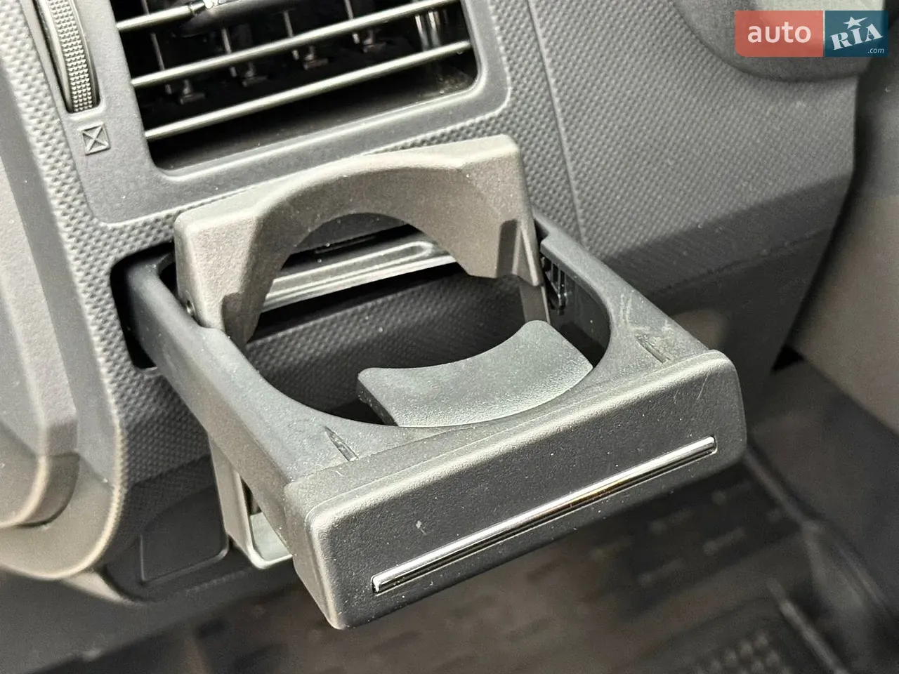 Toyota Auris 2012 photo 4