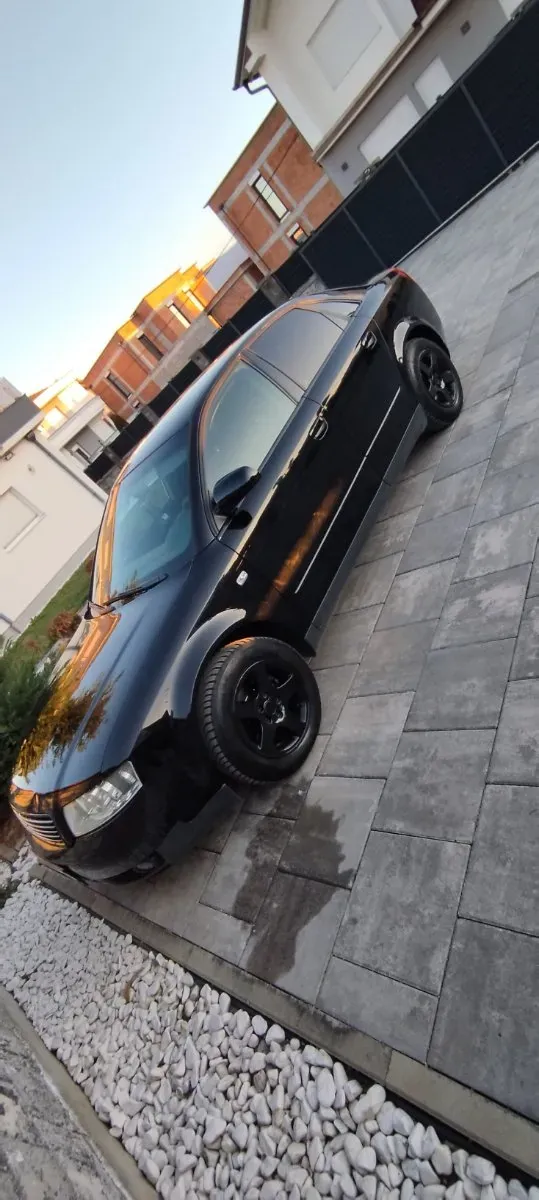Audi A4 2004 photo 2
