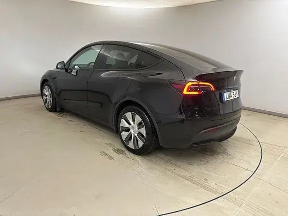 Tesla Model Y 2023 photo 4