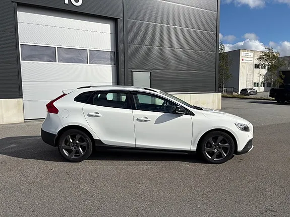 Volvo V40 Cross Country 2016 photo 2