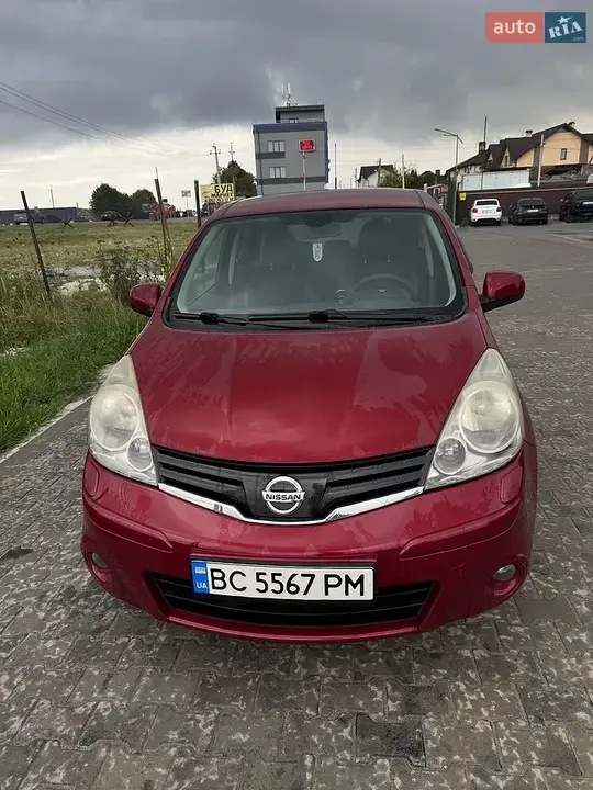 Nissan Note 2012 photo 5
