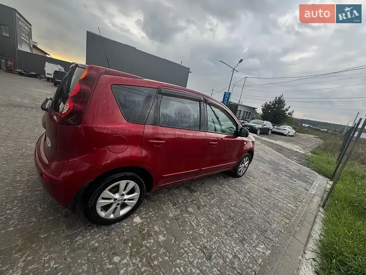 Nissan Note 2012 photo 4