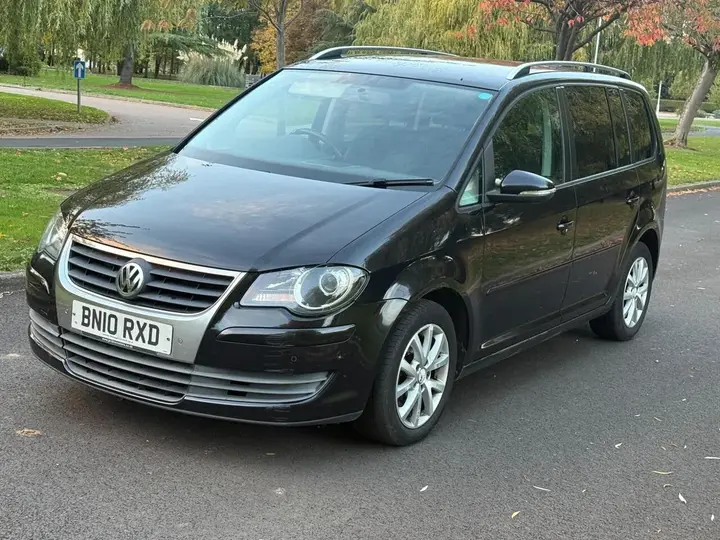 Volkswagen Touran 2010 photo 3