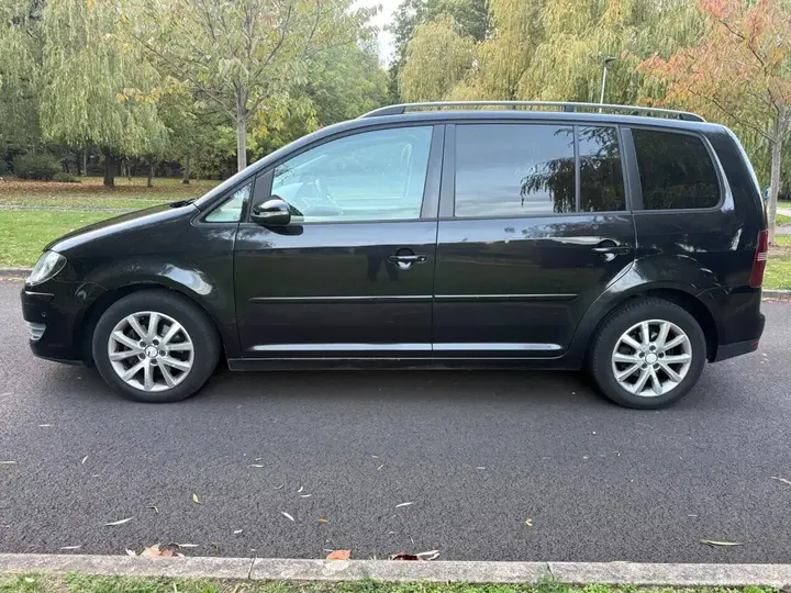 Volkswagen Touran 2010 photo 4